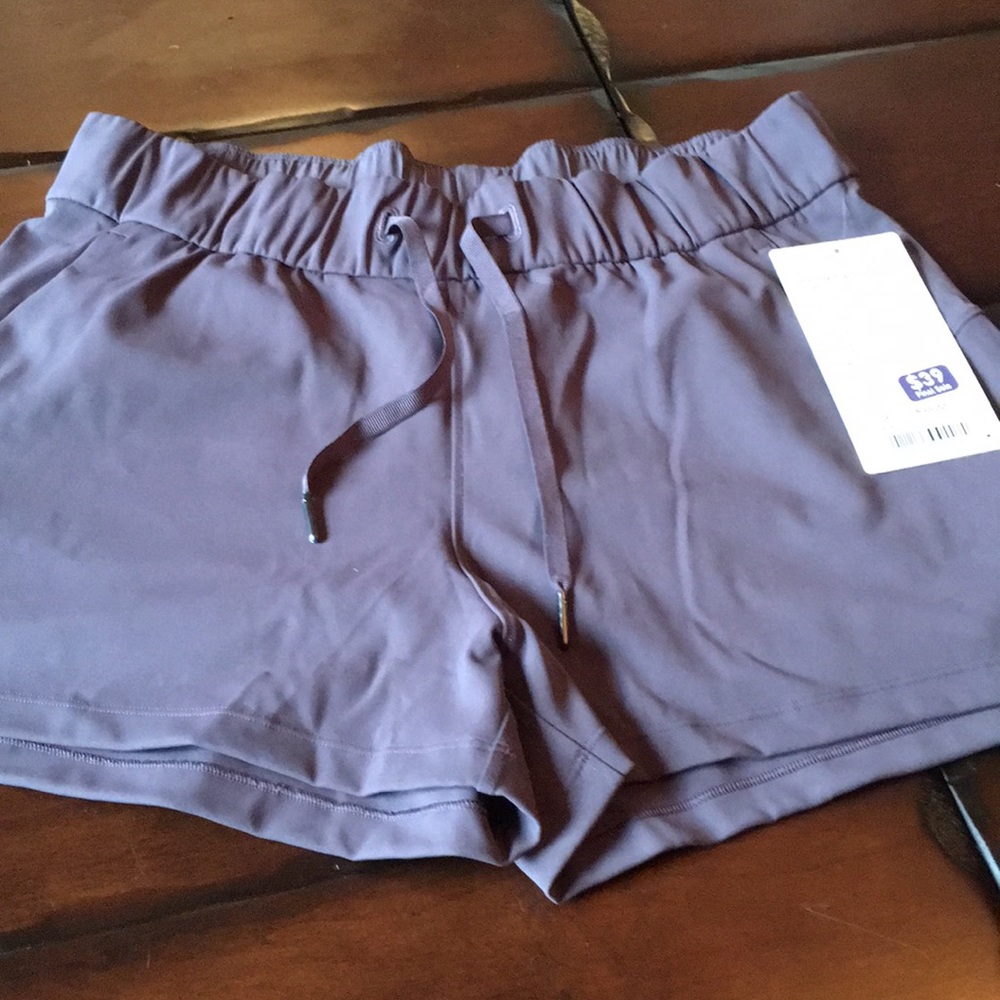 Lululemon 8 on the fly short NWT